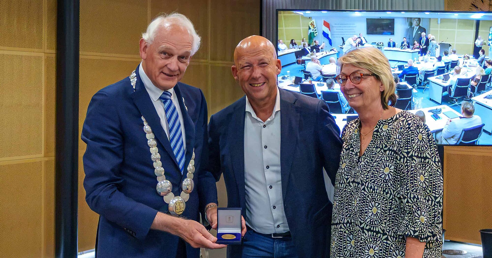 Uitreiking Erepenning van Nissewaard aan Jan Willem Mijnans