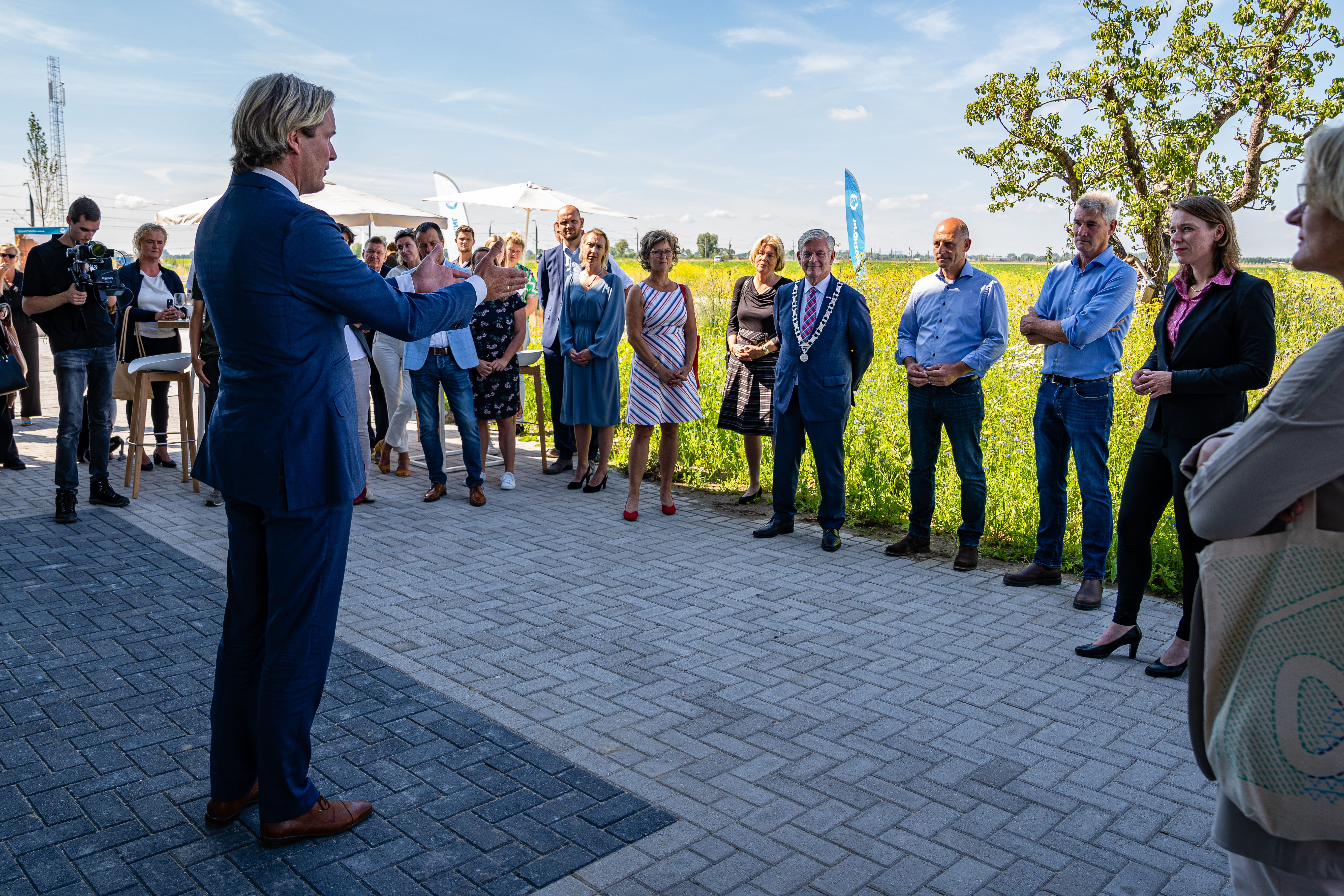 Foto; Burgemeester Foort van Oosten en minister Hanke Bruins Slot bij de Regio Deal Zuid-Hollandse Delta 